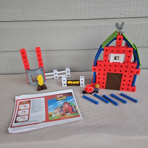 FisherPrice Toys Fisherprice Trio Blocks Farm Barn Building Set